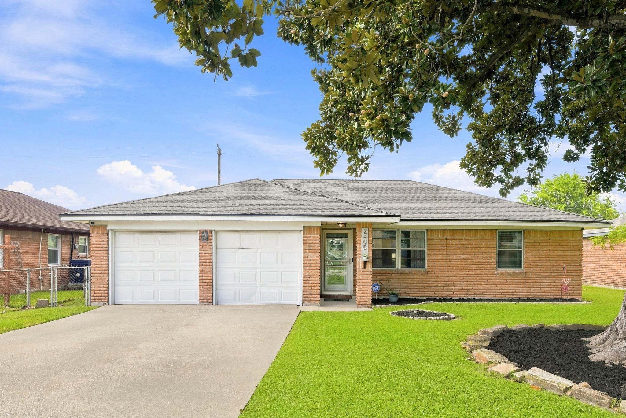 2405 Hillshire Dr
