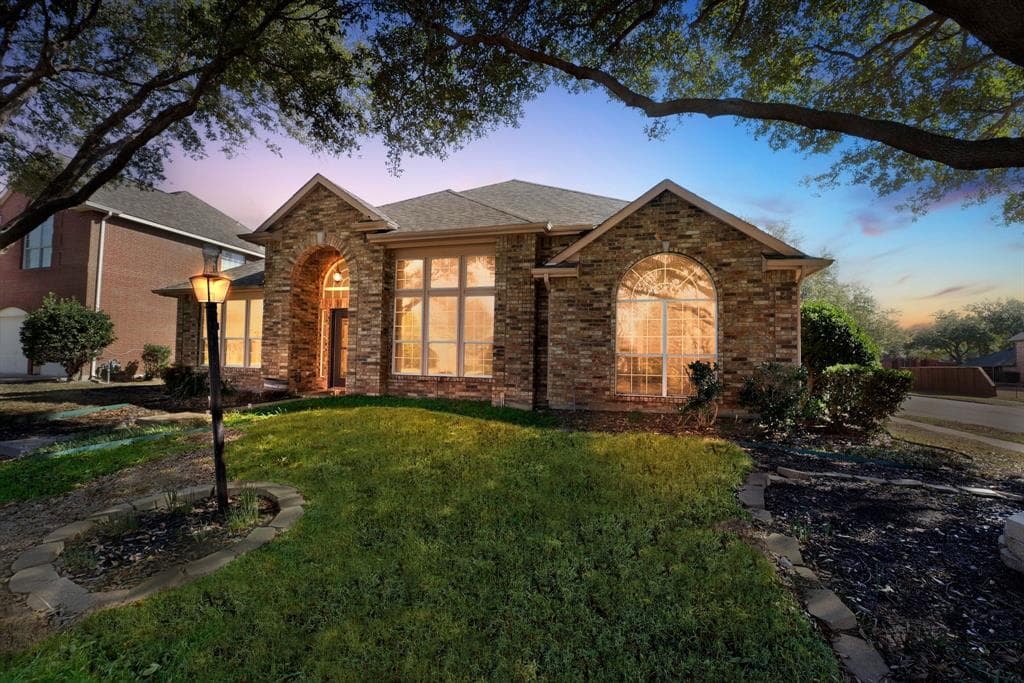 5512 Charleston Dr