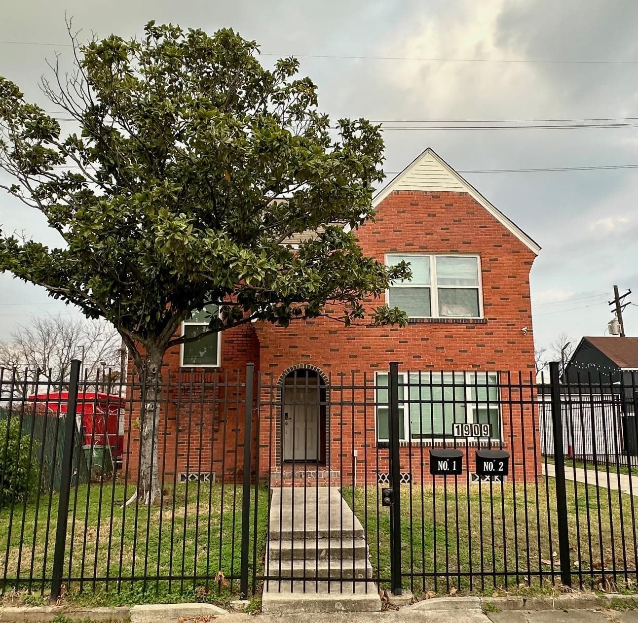 1909 Blodgett St