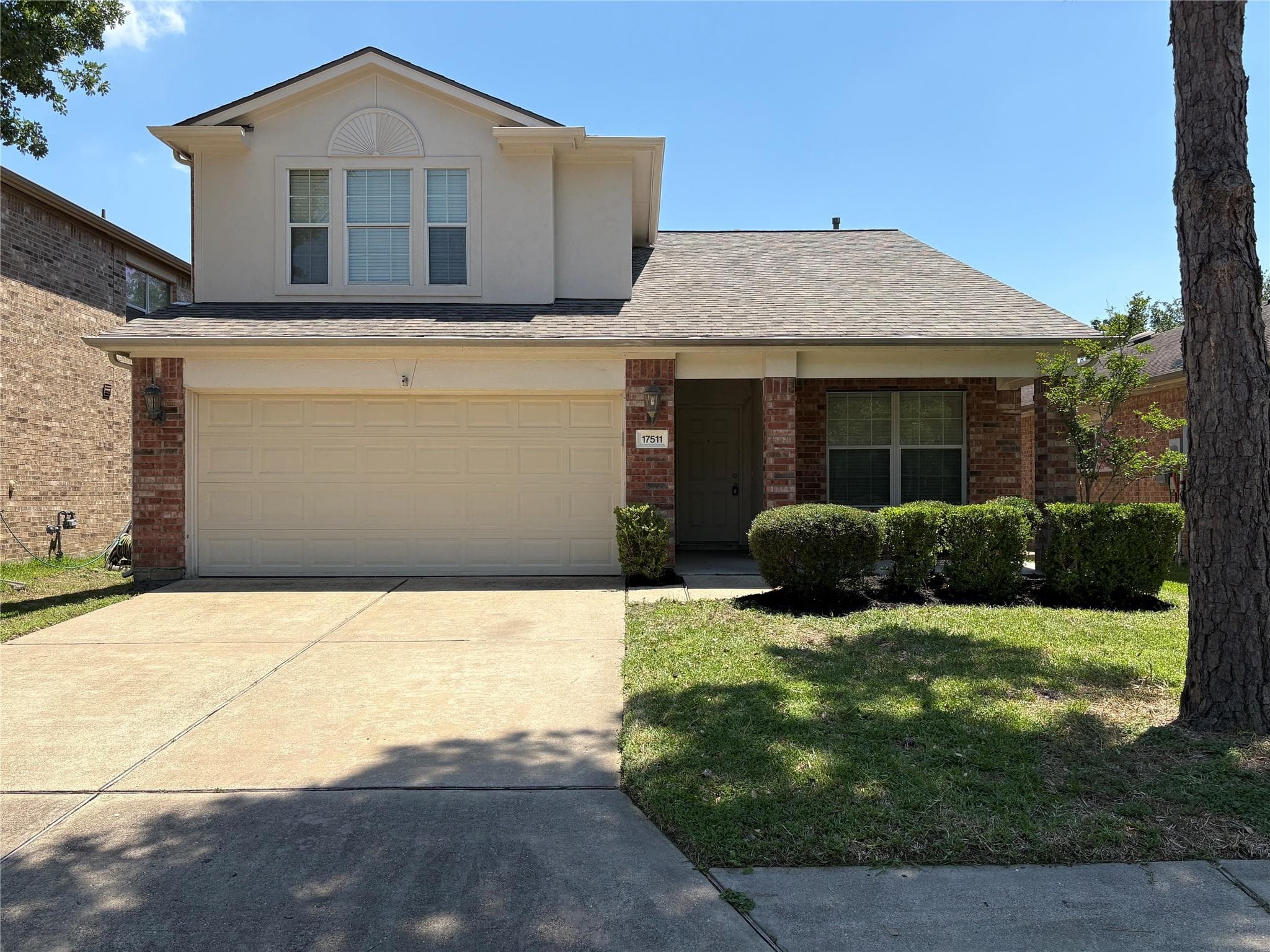 17511 Hoover Gardens Dr