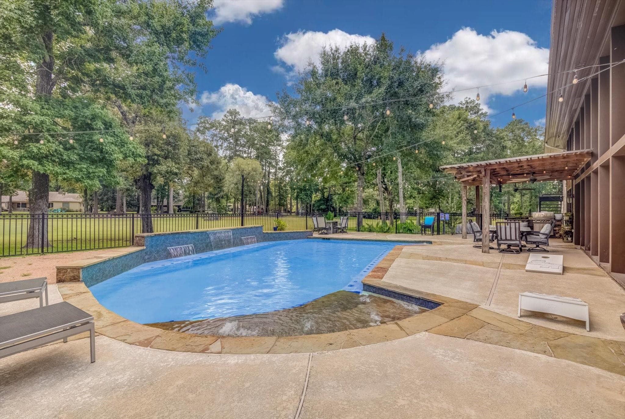 22 Winged Foot Dr