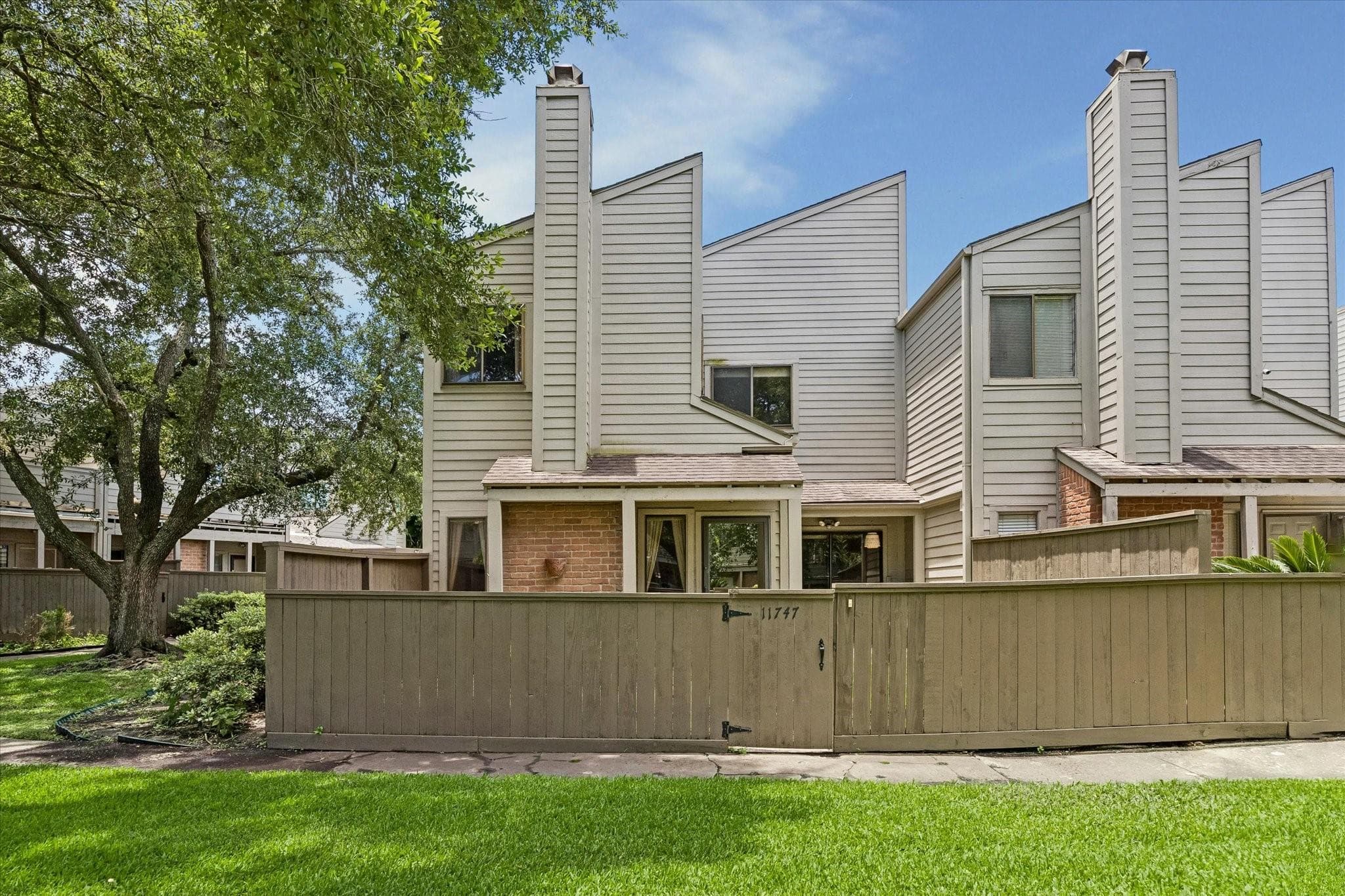 11747 Lakeside Place Dr