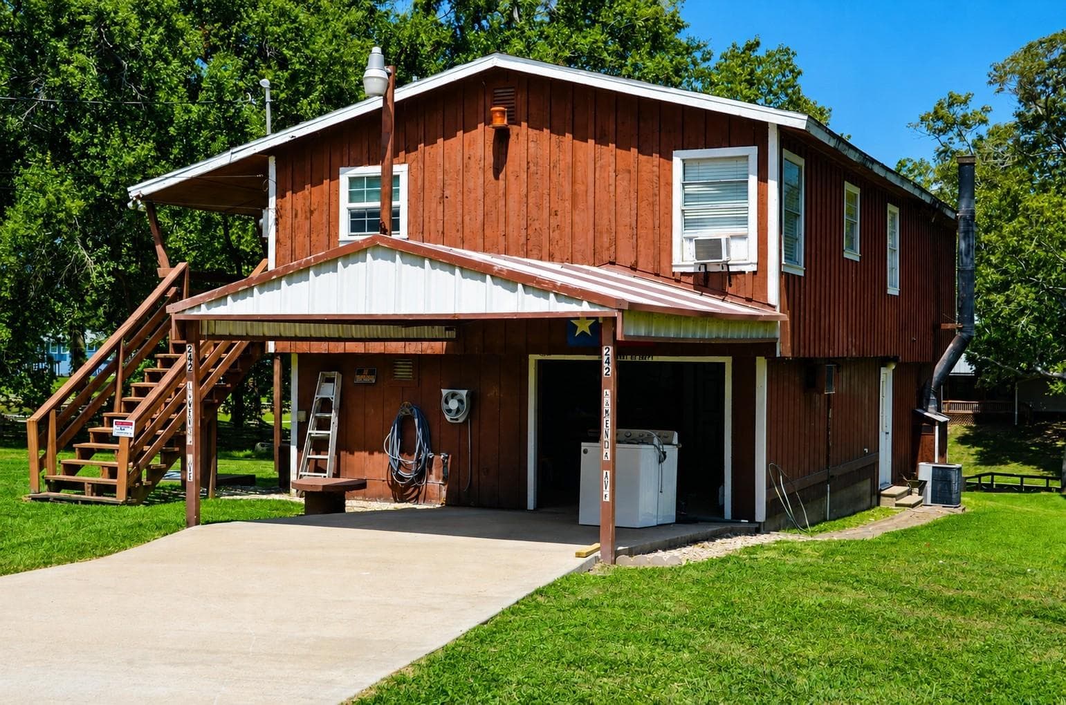 242 Lamenda Ave