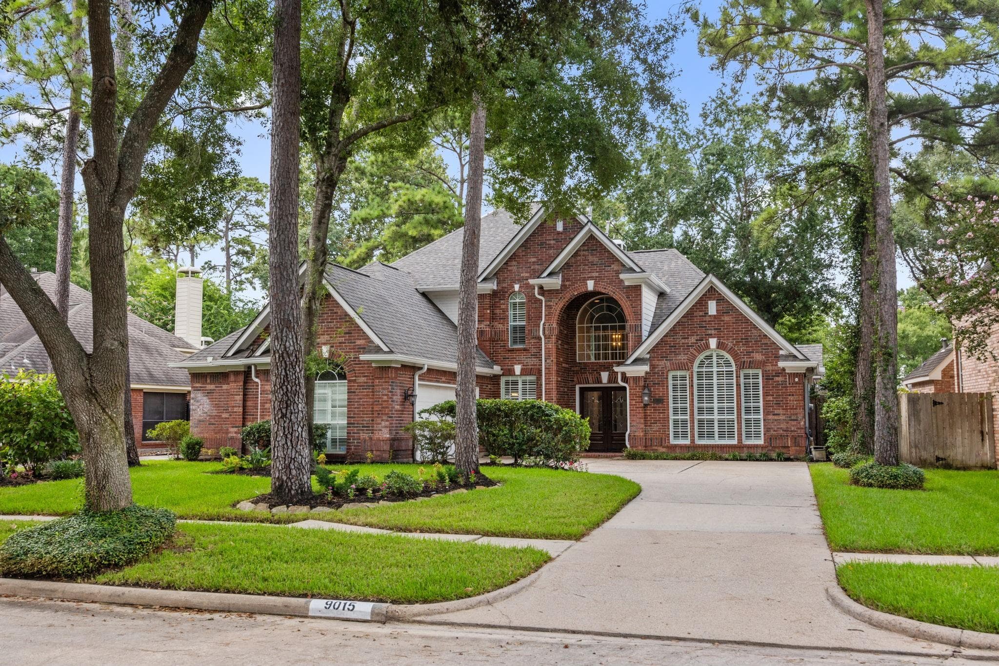 9015 Rhapsody Ln