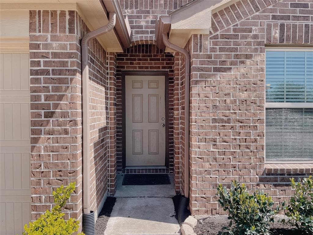 8123 Carillon Way