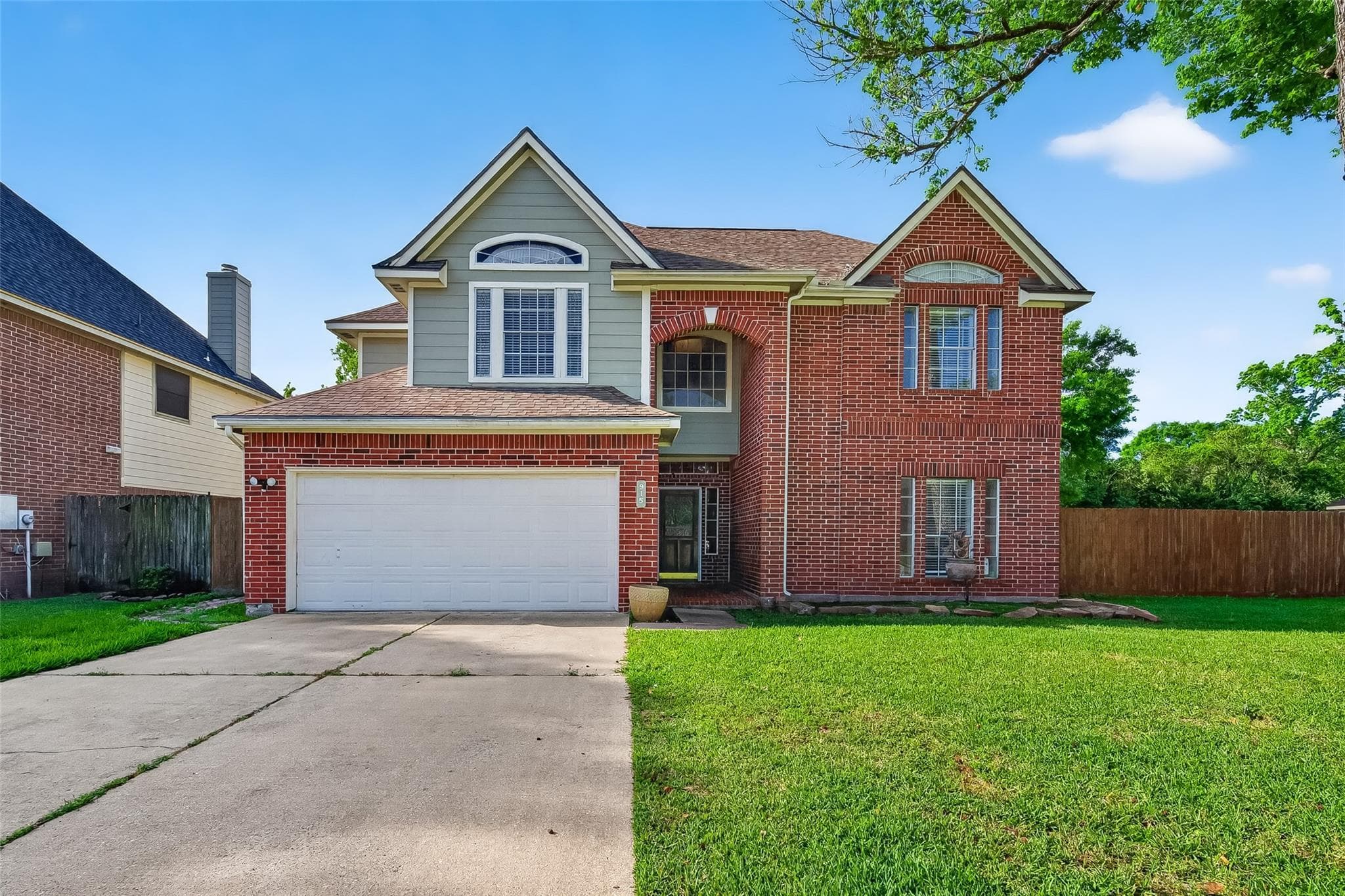 915 Highland Woods Dr