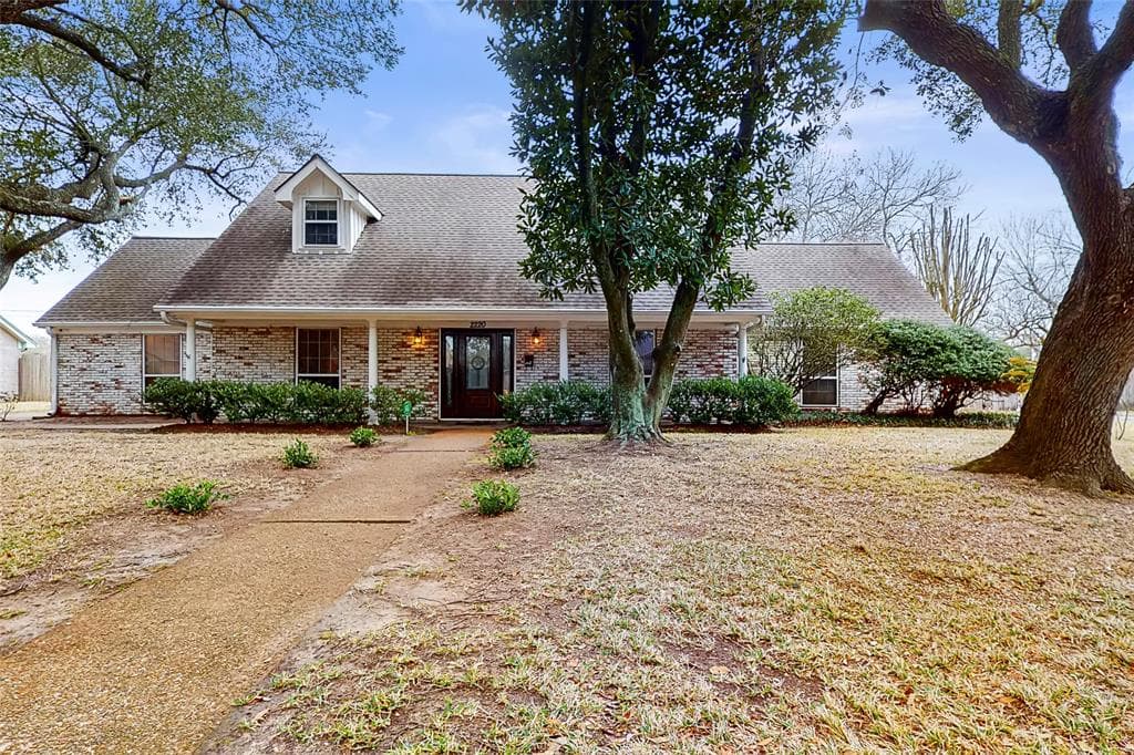 2220 Carriage Ln