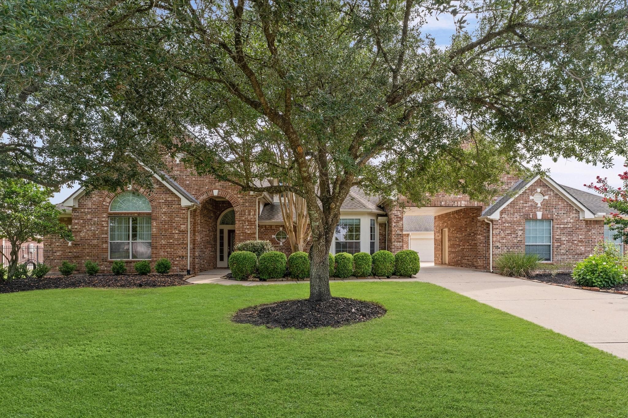 17202 Ledgefield