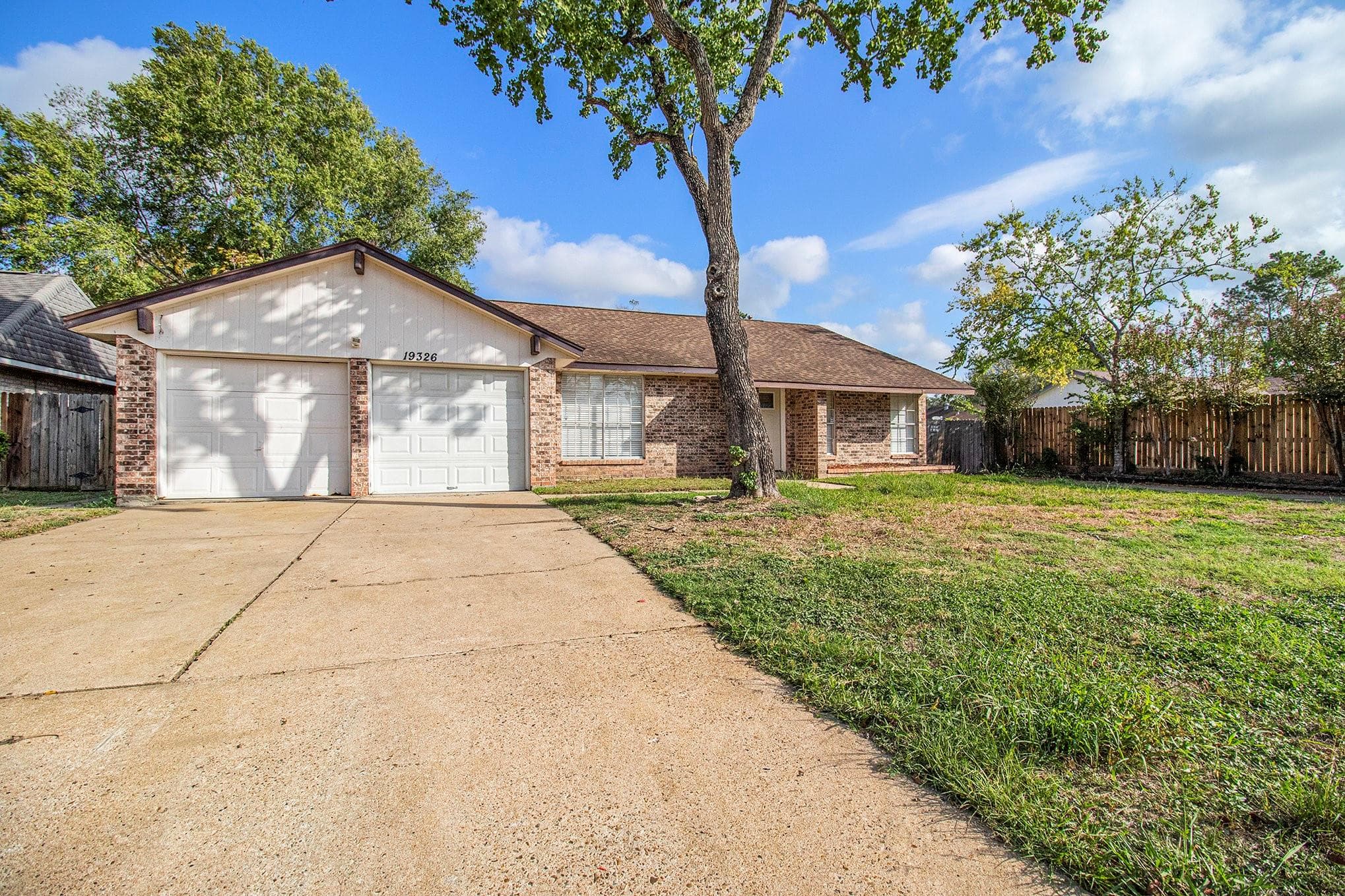 19326 Long Lake Dr