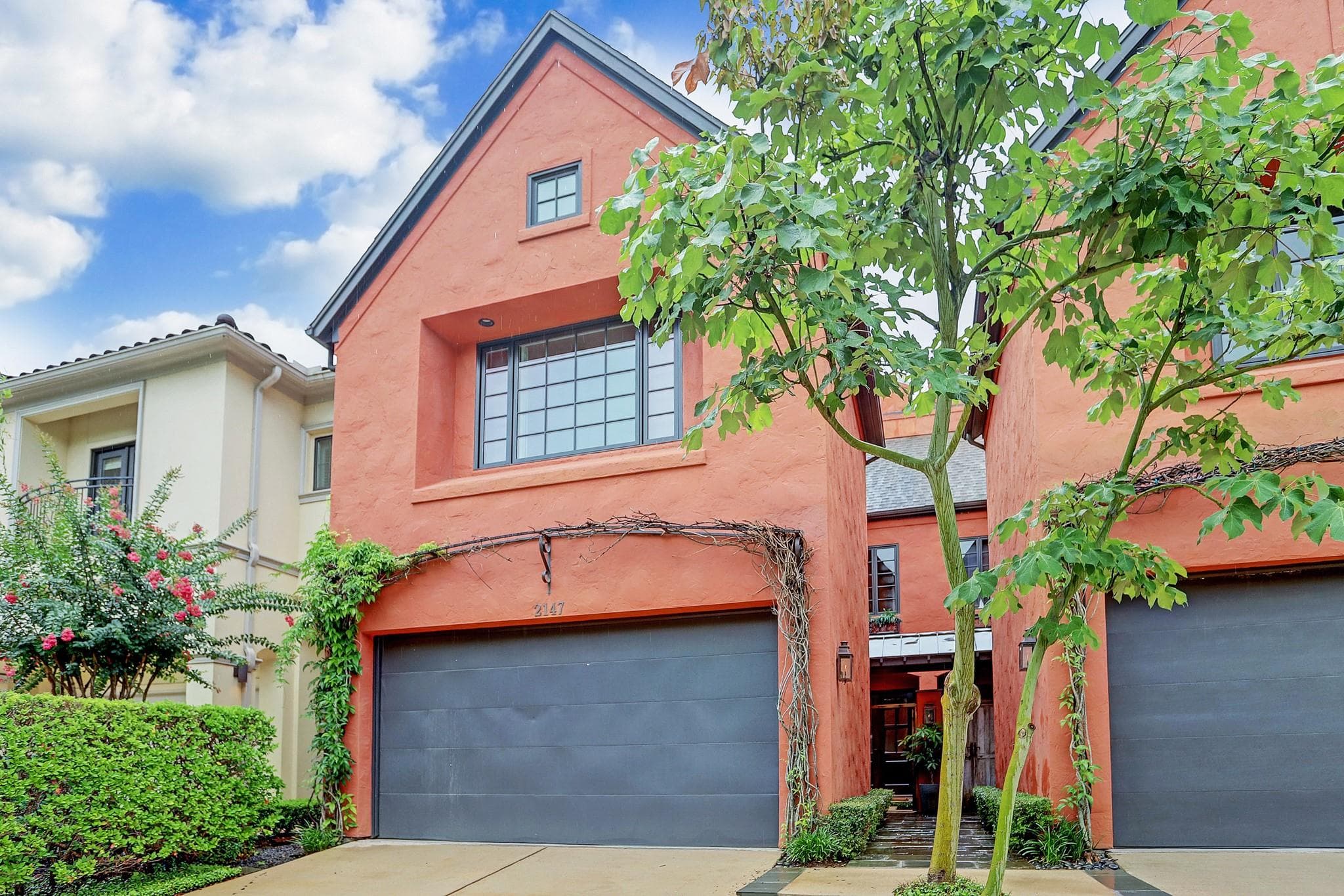 2147 Fairview Ave