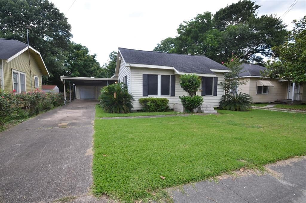 528 Zoe St