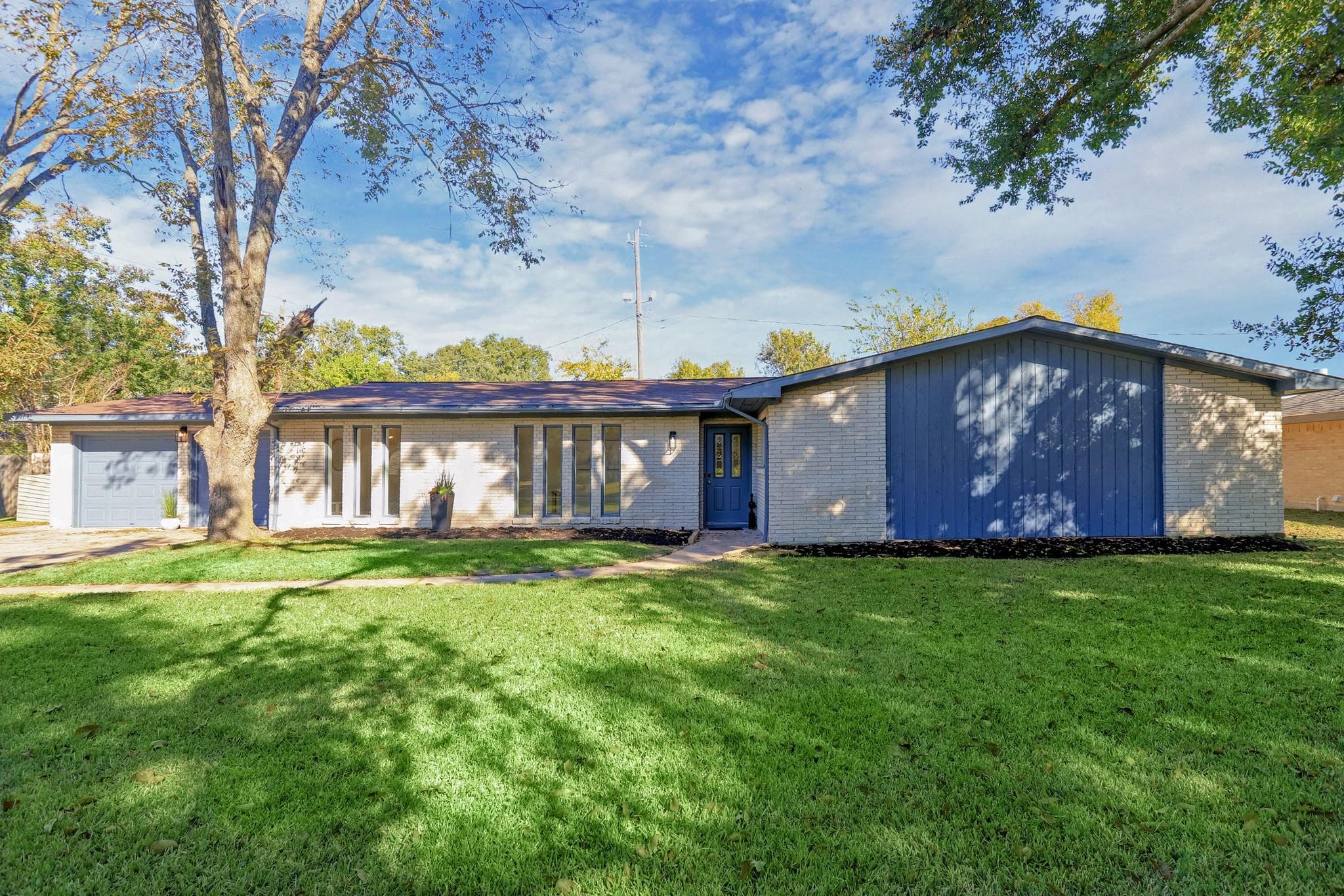 11114 Hazelhurst Dr