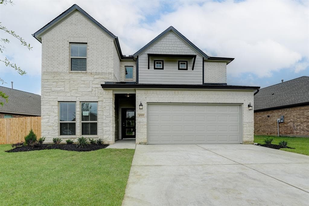 4515 Hidden Oaks Way
