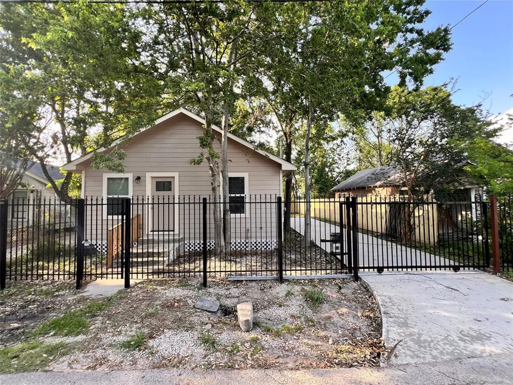 3109 Josephine St