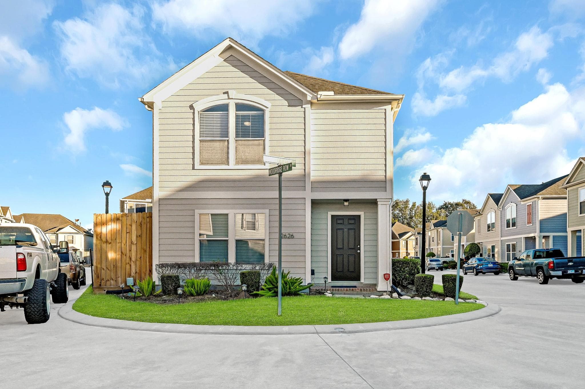 2626 Woodridge Cove Dr