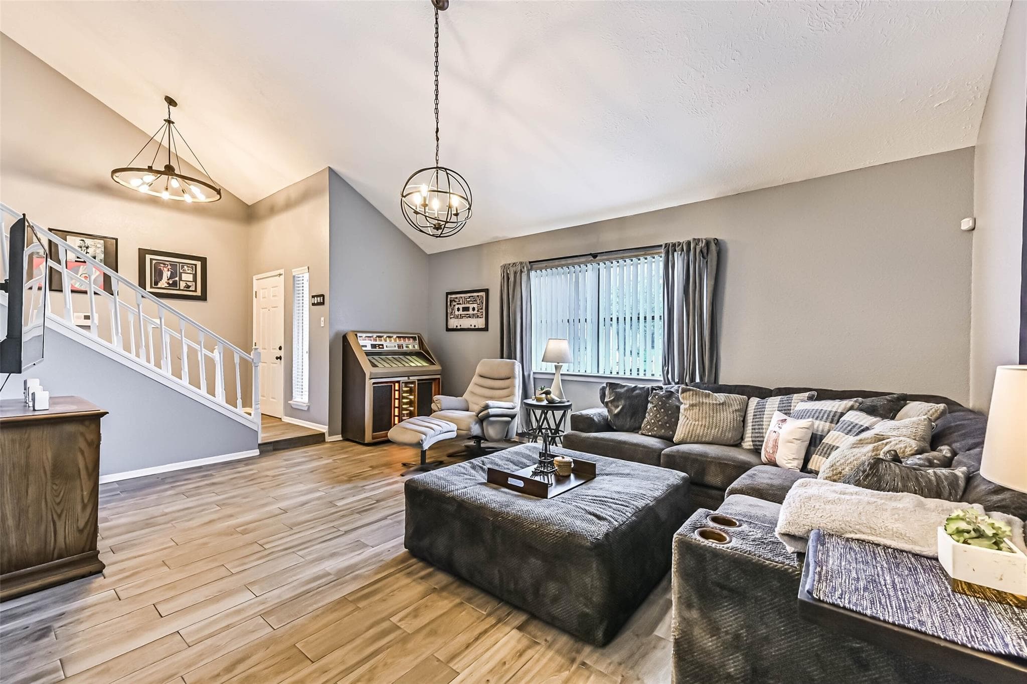 115 Lazy Hollow Dr