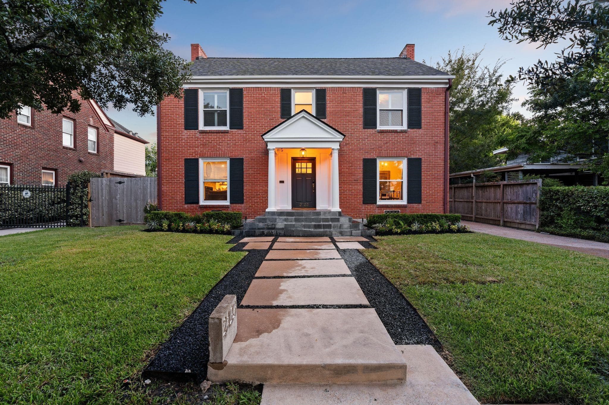 2123 University Blvd