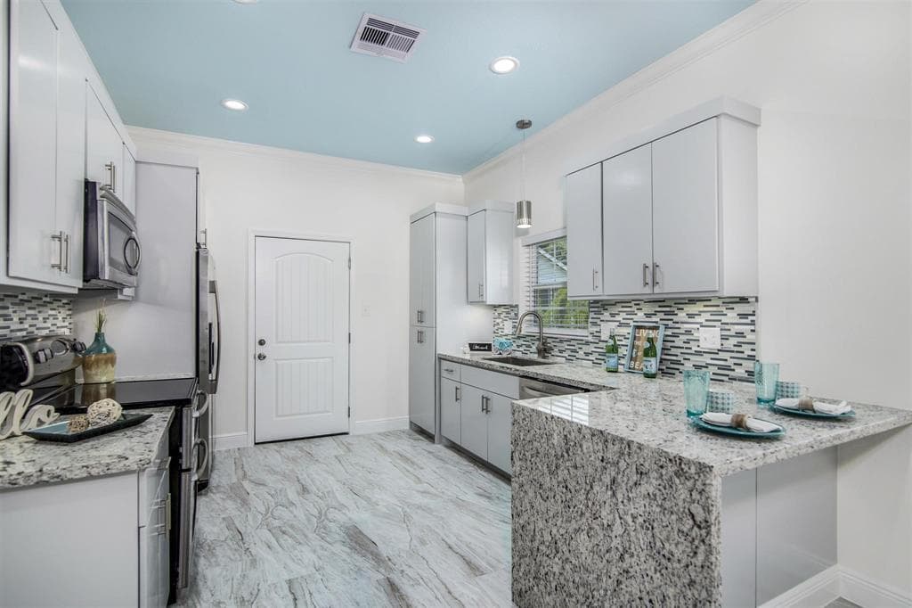 4315 Avenue Q 1/2