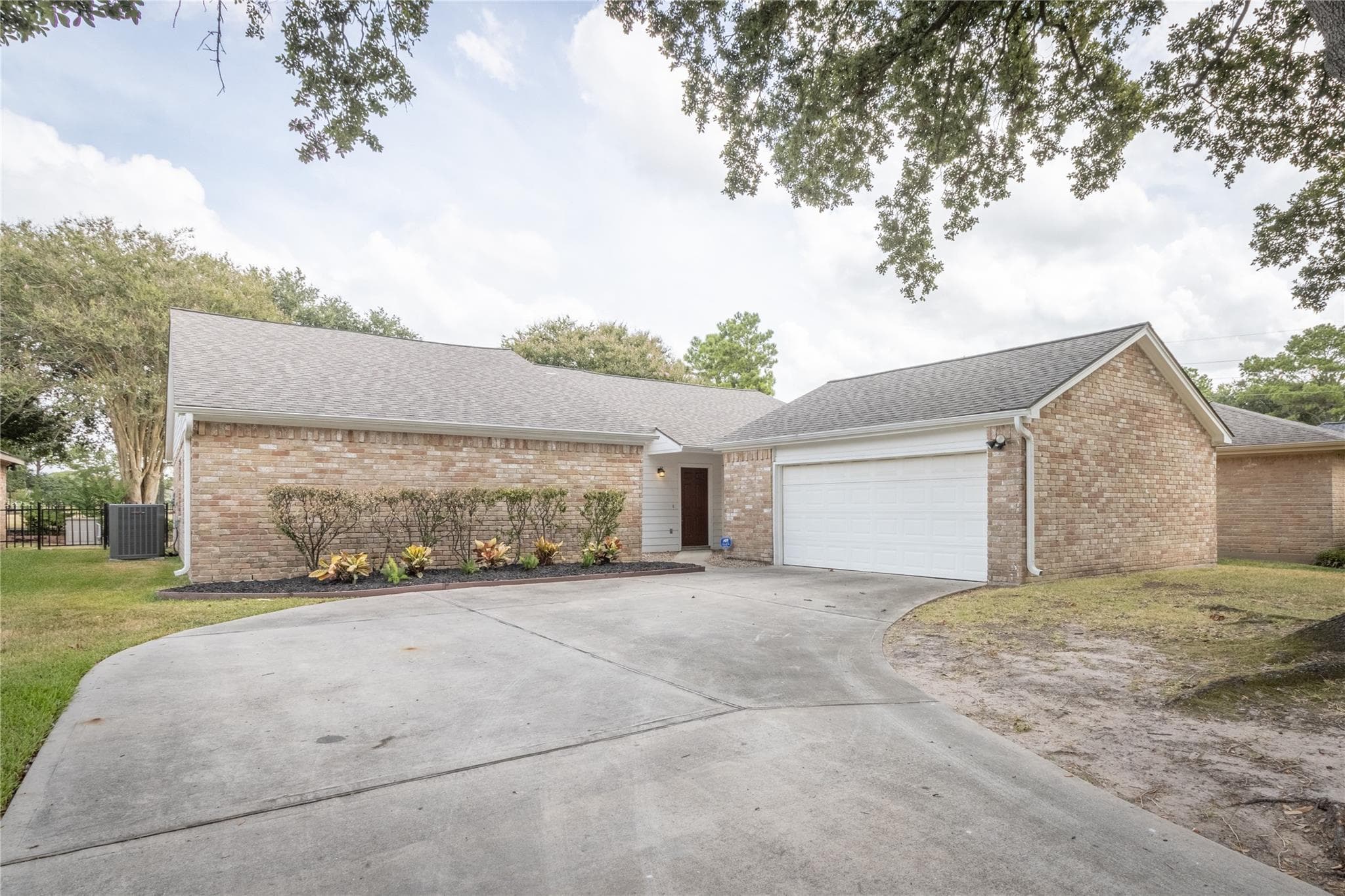 14734 Elmont Dr