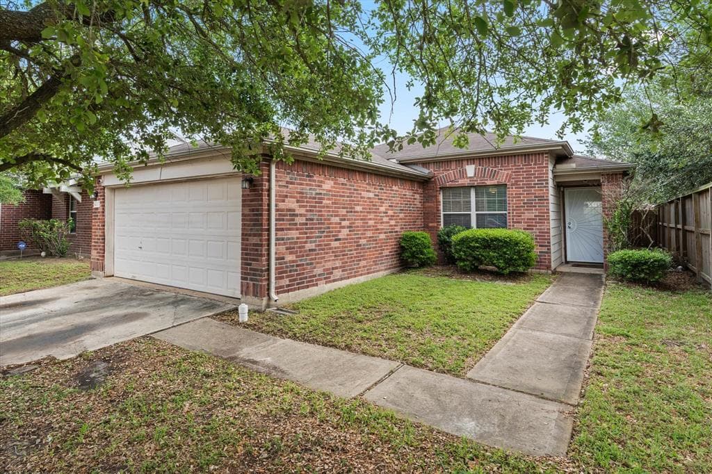 8435 Ashford Green Ln