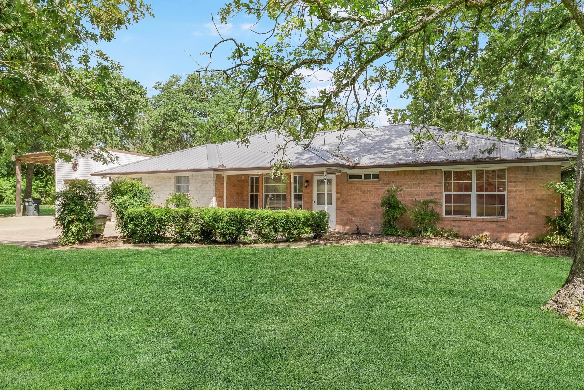 36 Jamaica Ln