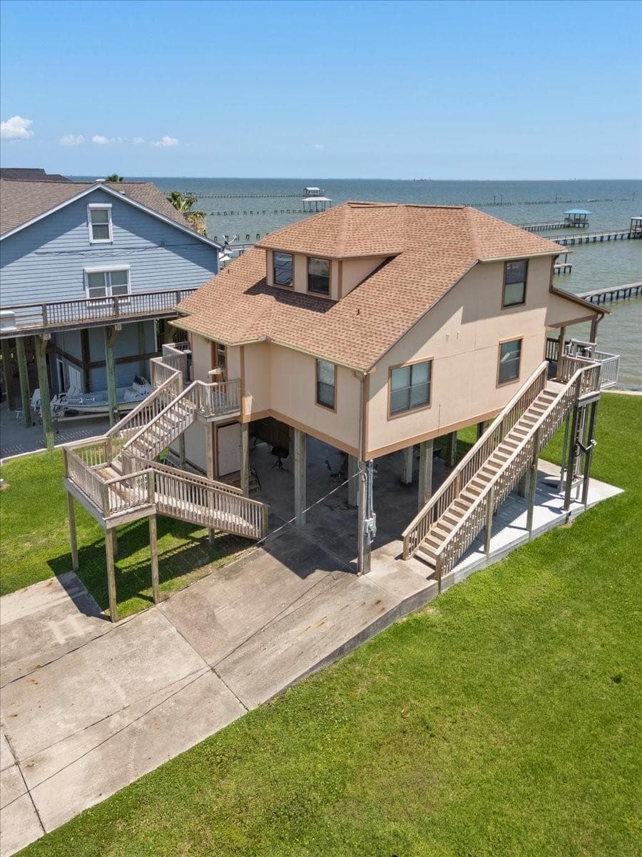 5212 Bayside Dr