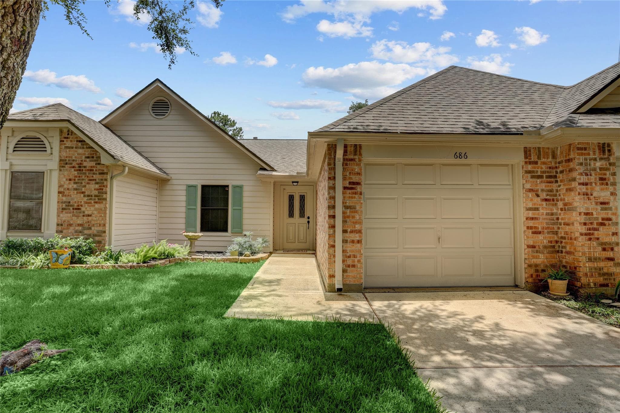 686 W Country Grove Cir