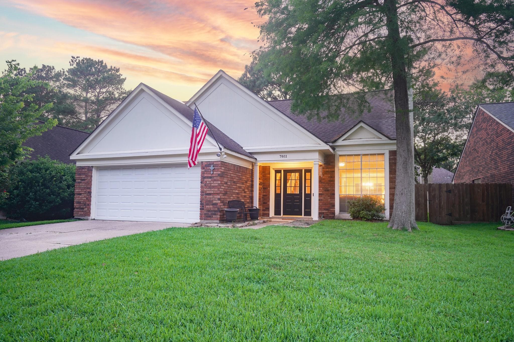 7811 Hidden Oaks Ln
