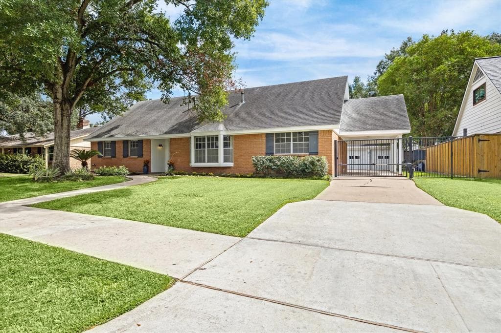 8011 Meadowcroft Dr