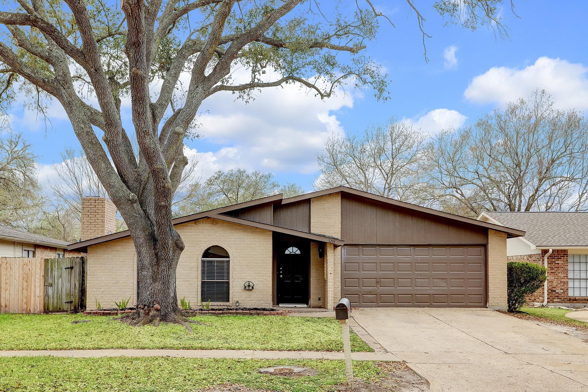 5215 Cairnleigh Dr