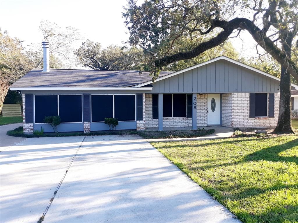 208 Timber Ln