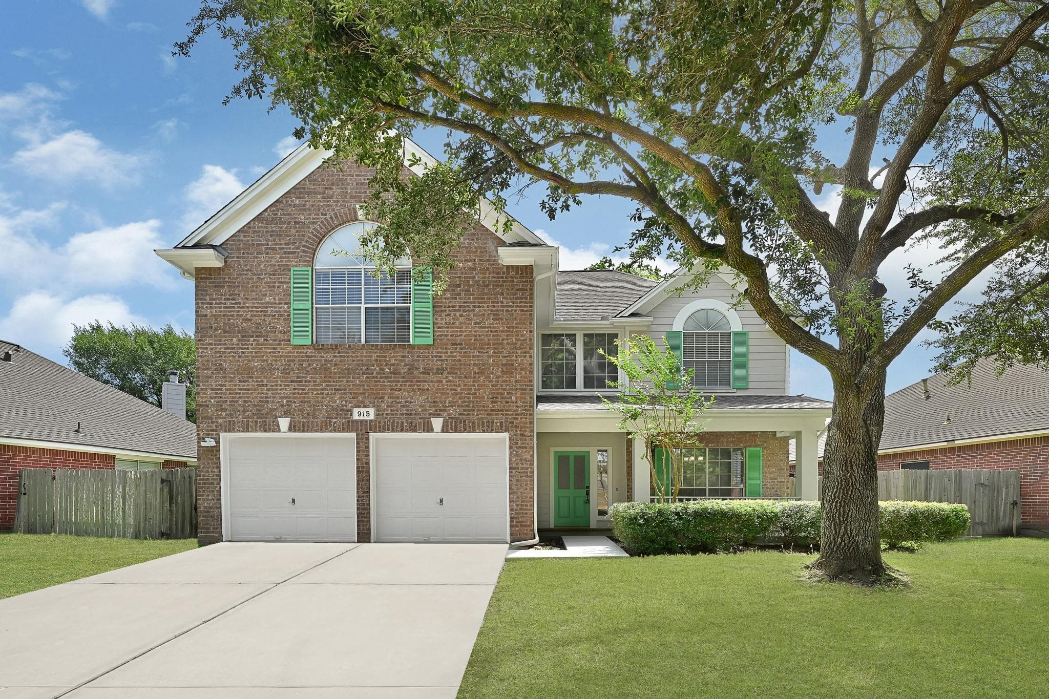 915 Featherbrook Ct