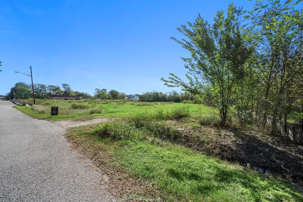 15721 Oleta Ln