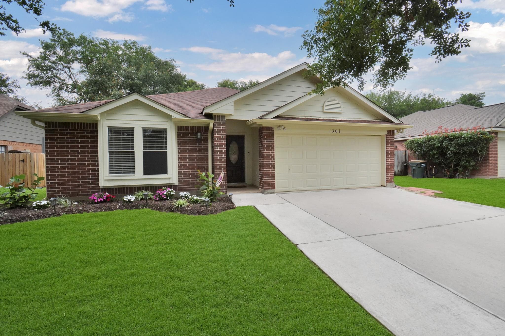 1301 Shadowlake Dr