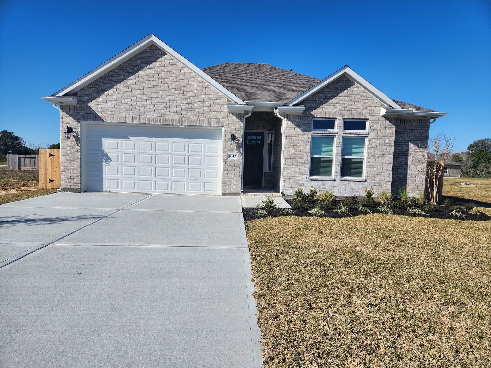 1610 Carefree Cir