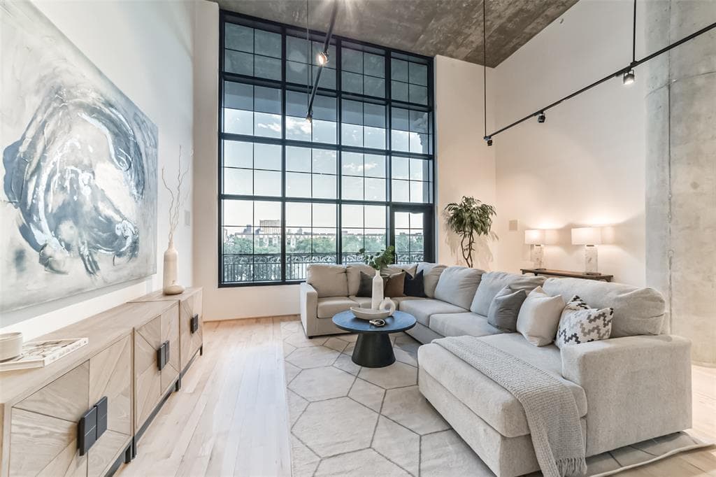 1005 S Shepherd Dr Apt 605