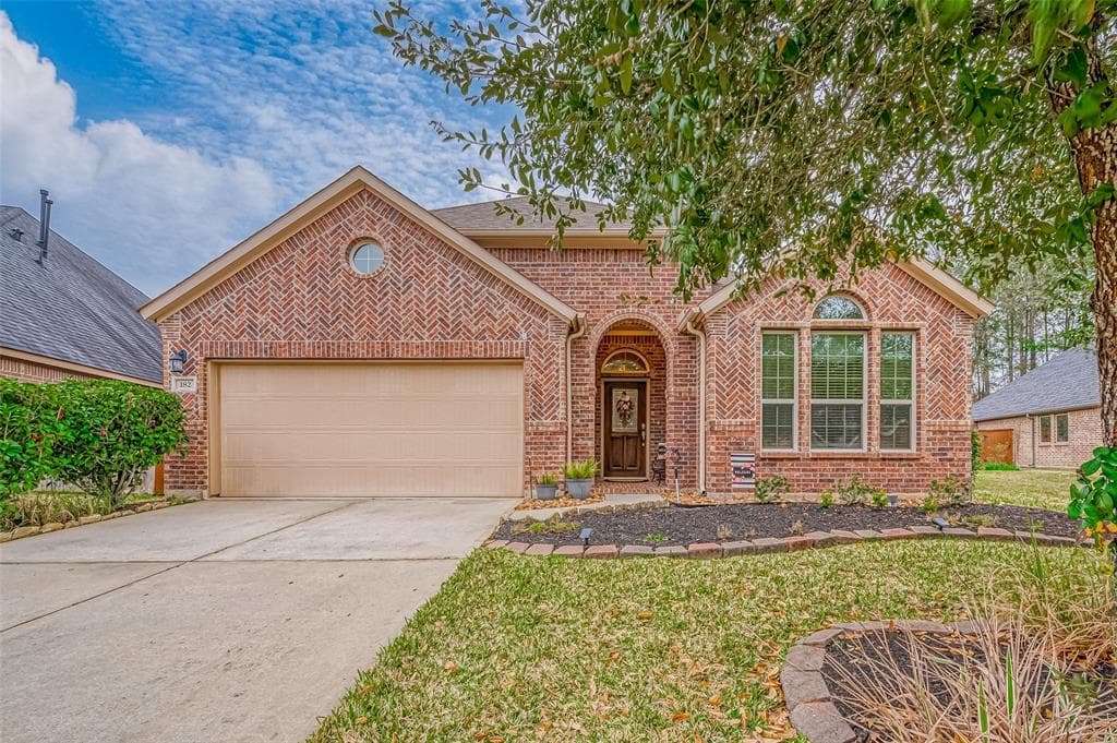 182 Climbing Oaks Pl