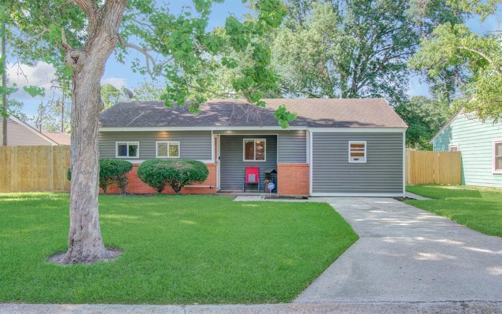 1009 Largo St