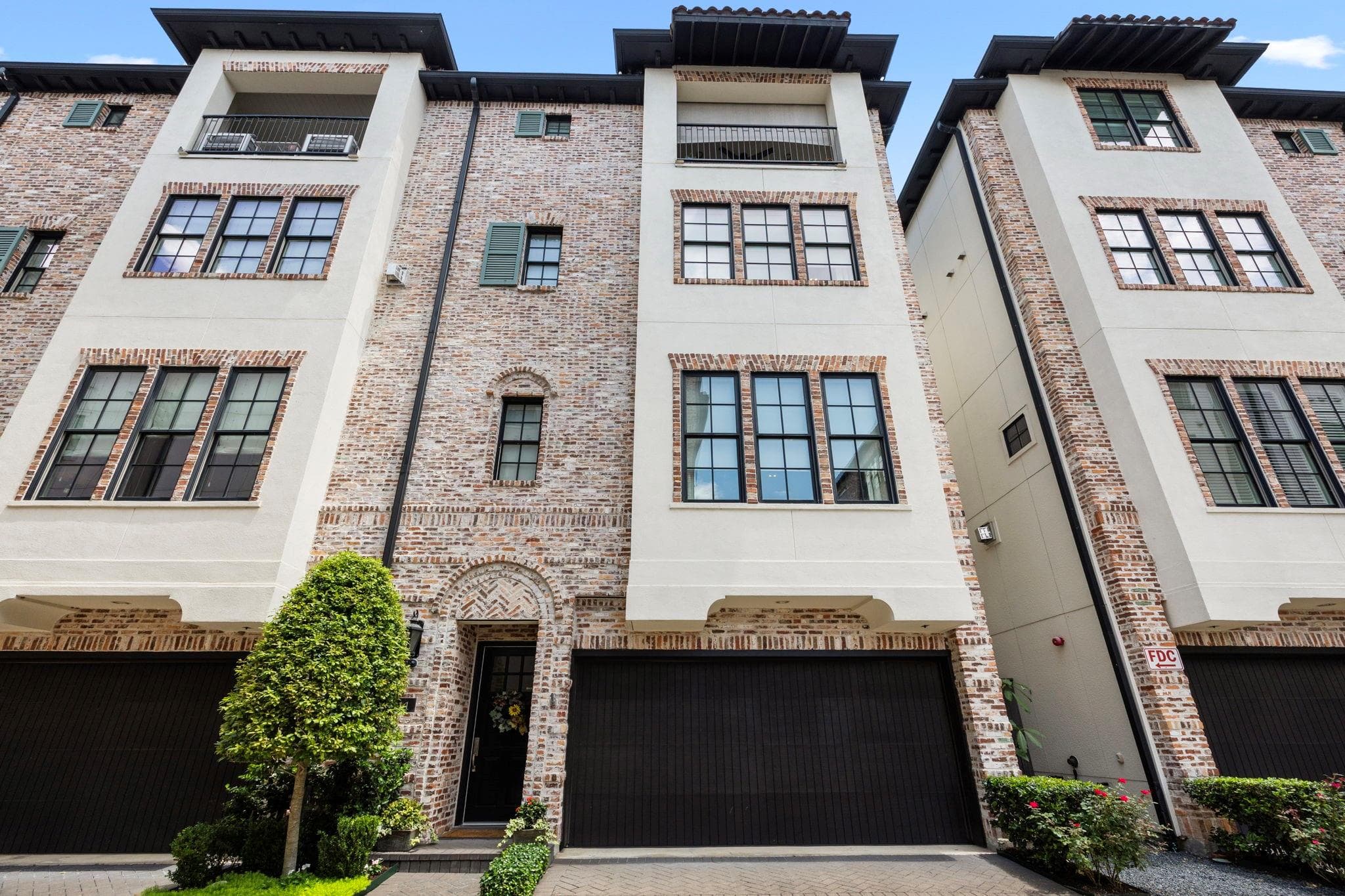 11 Robita St