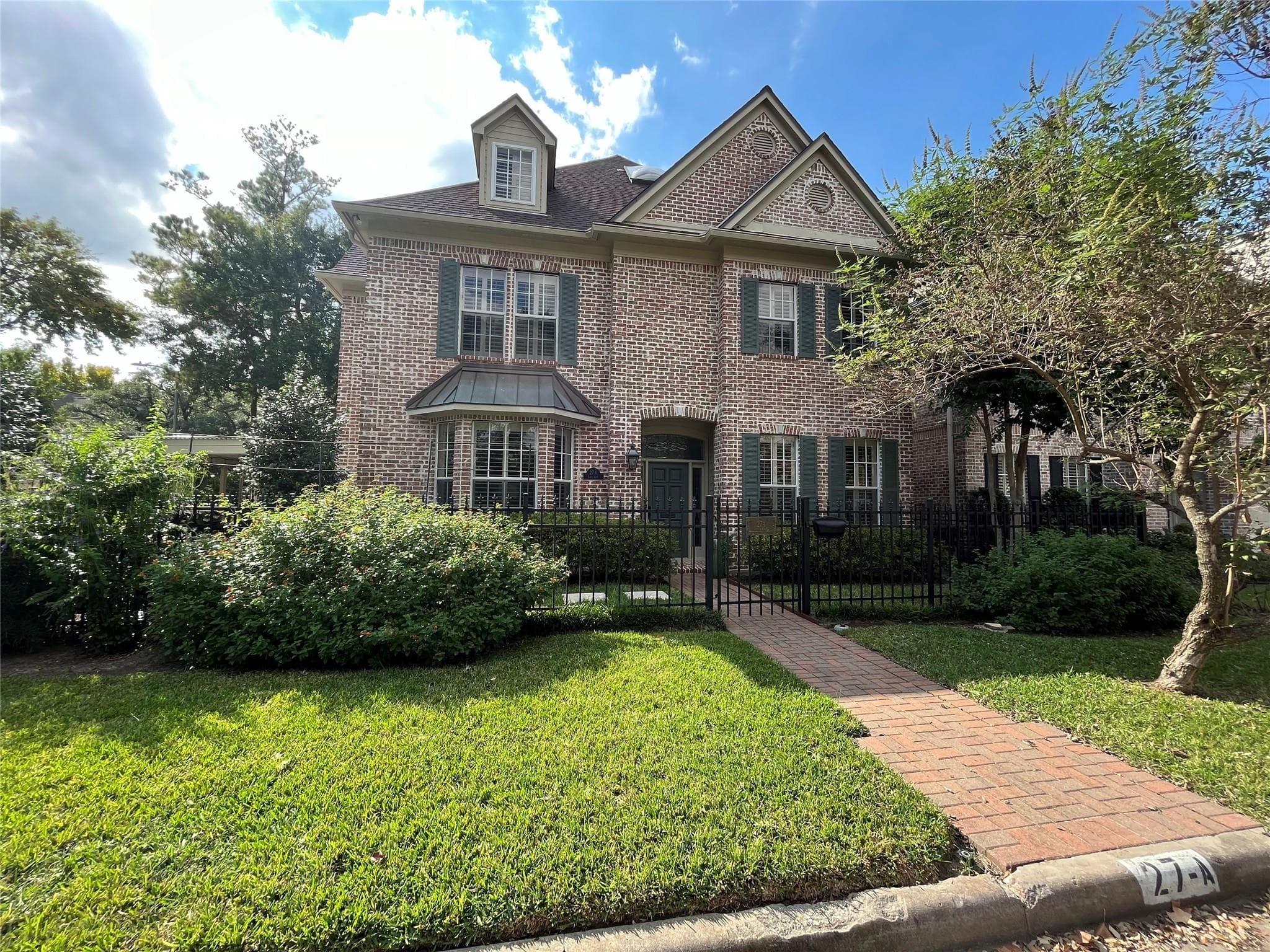 27 Lana Ln Unit A