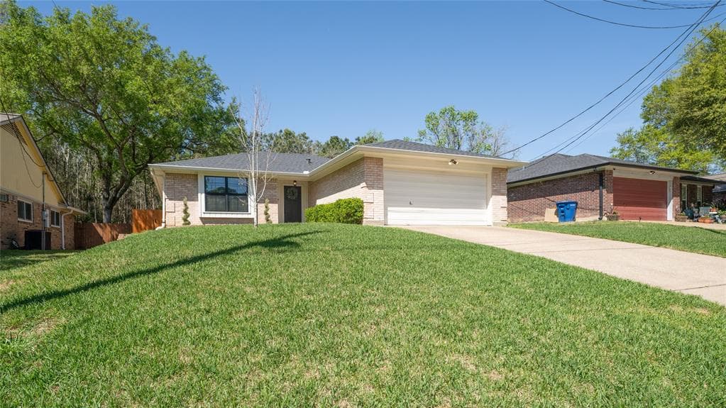 3155 Clay Cir