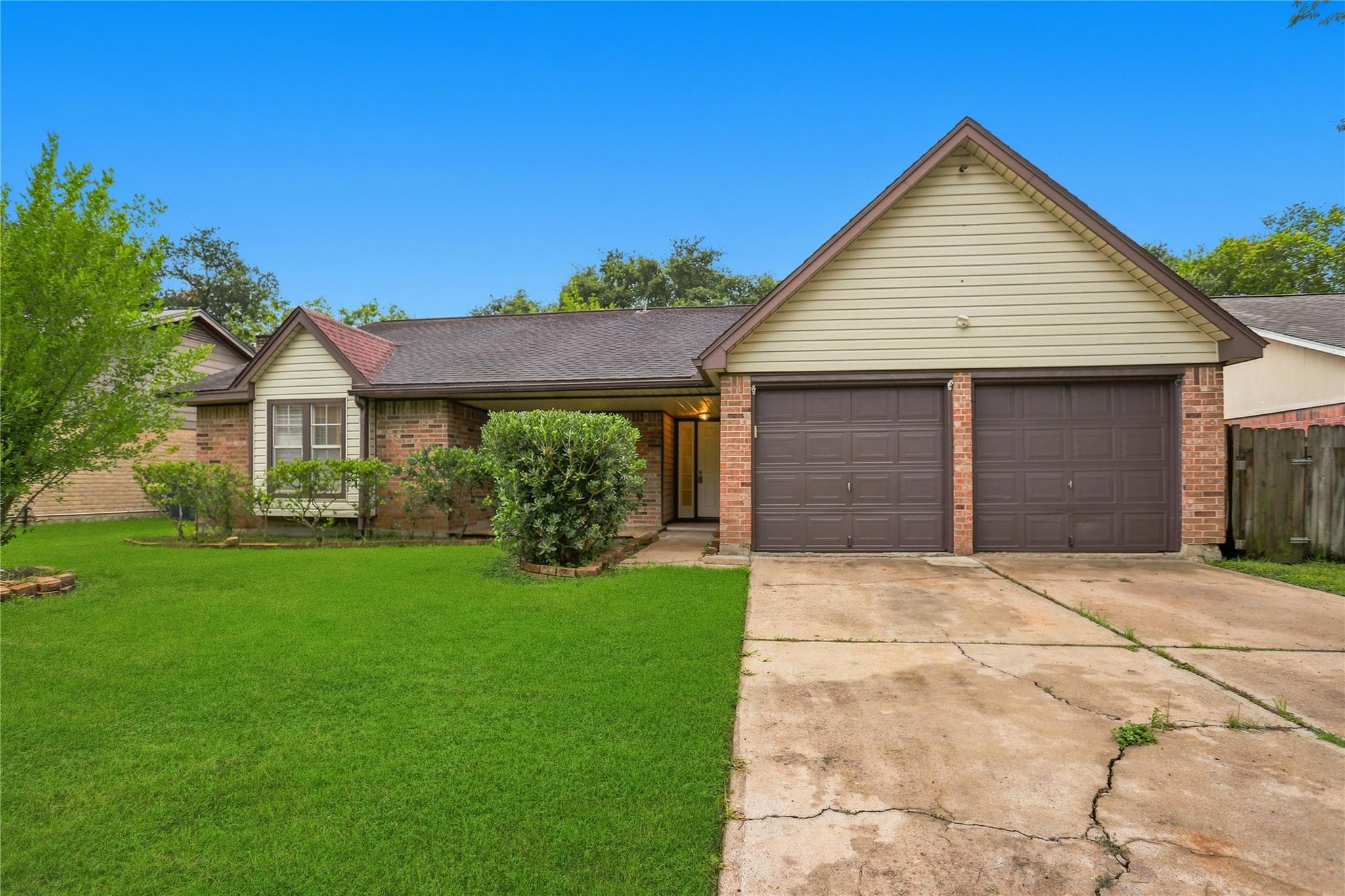 22423 Deville Dr
