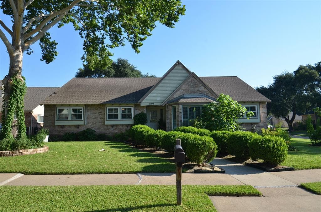 11318 Inwood Dr