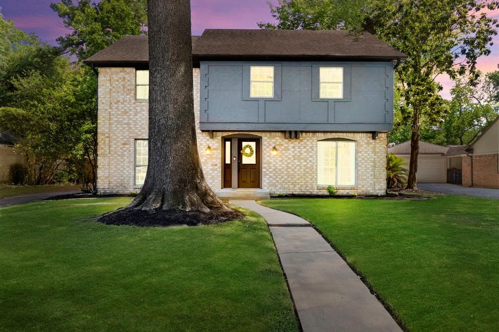 2223 Lakeville Dr