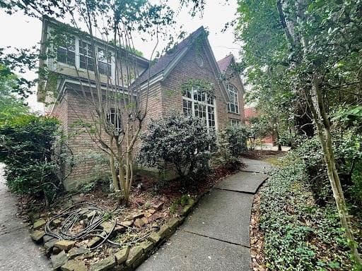 130 W Coldbrook Cir