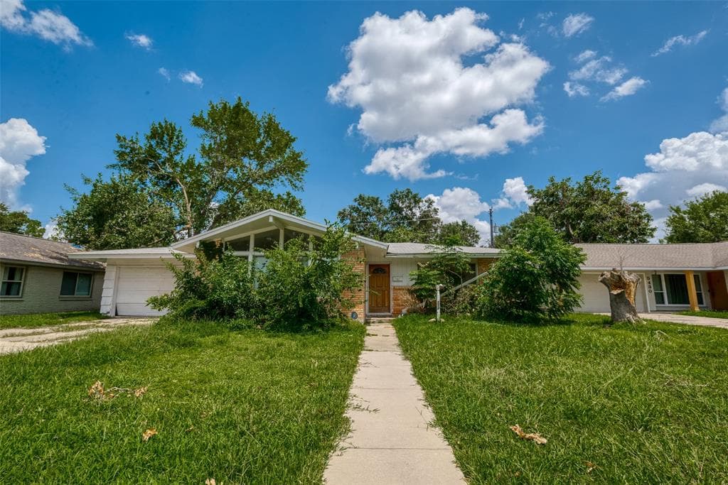 5434 Creekbend Dr