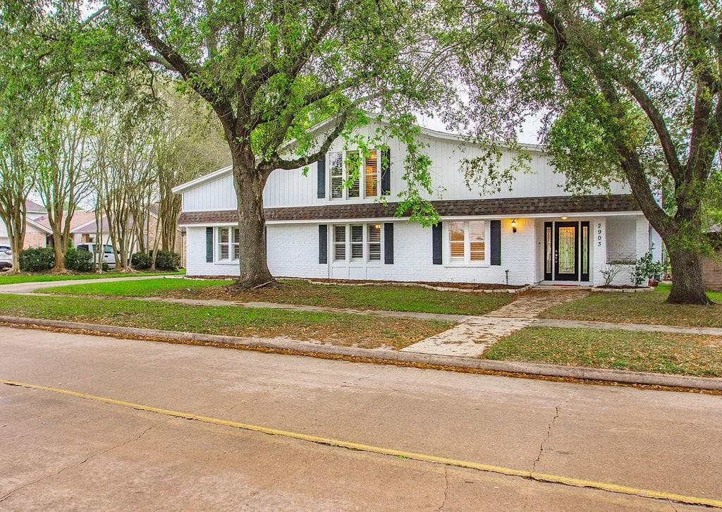 2903 Country Club Dr