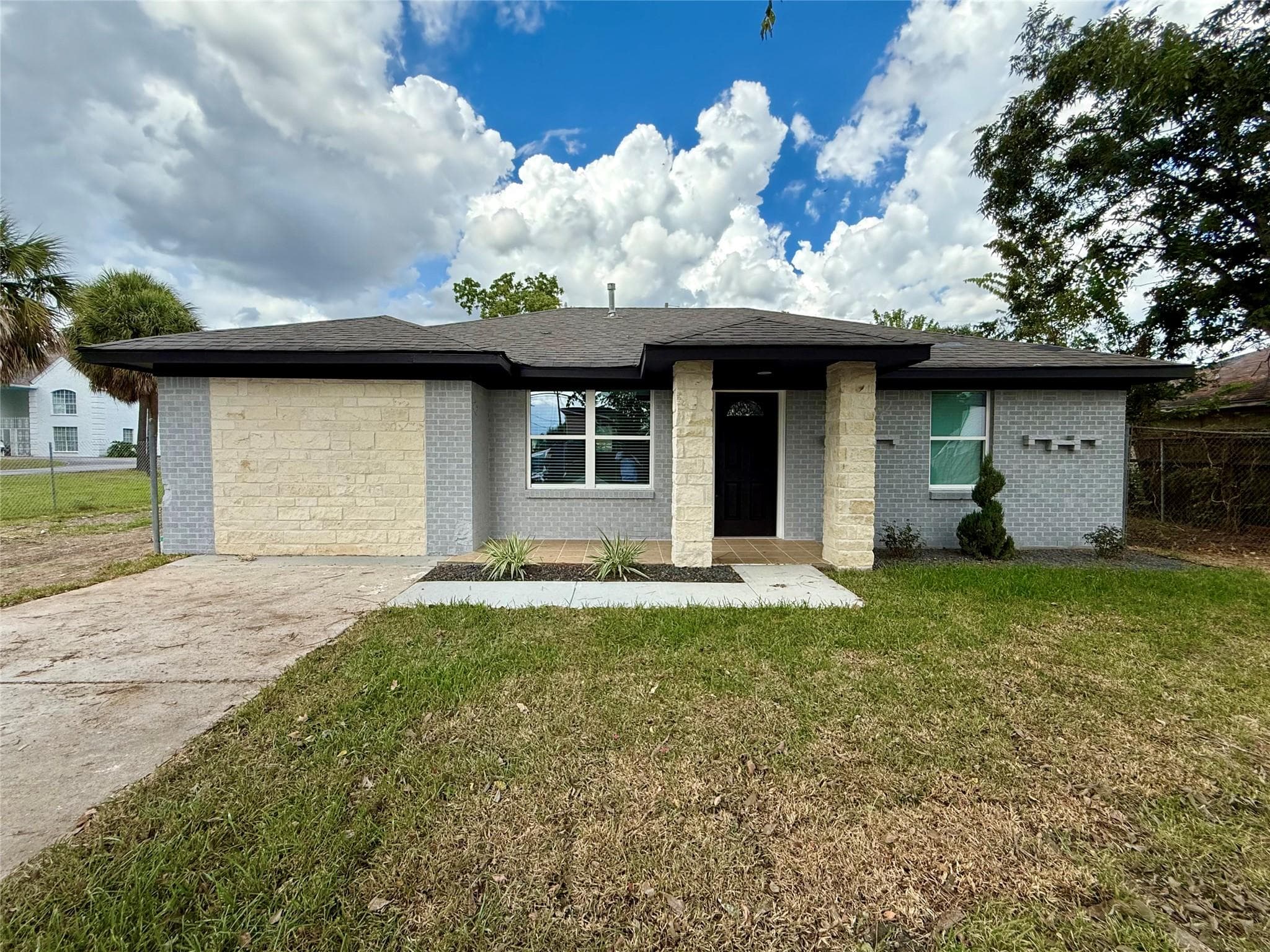 2630 De Soto St
