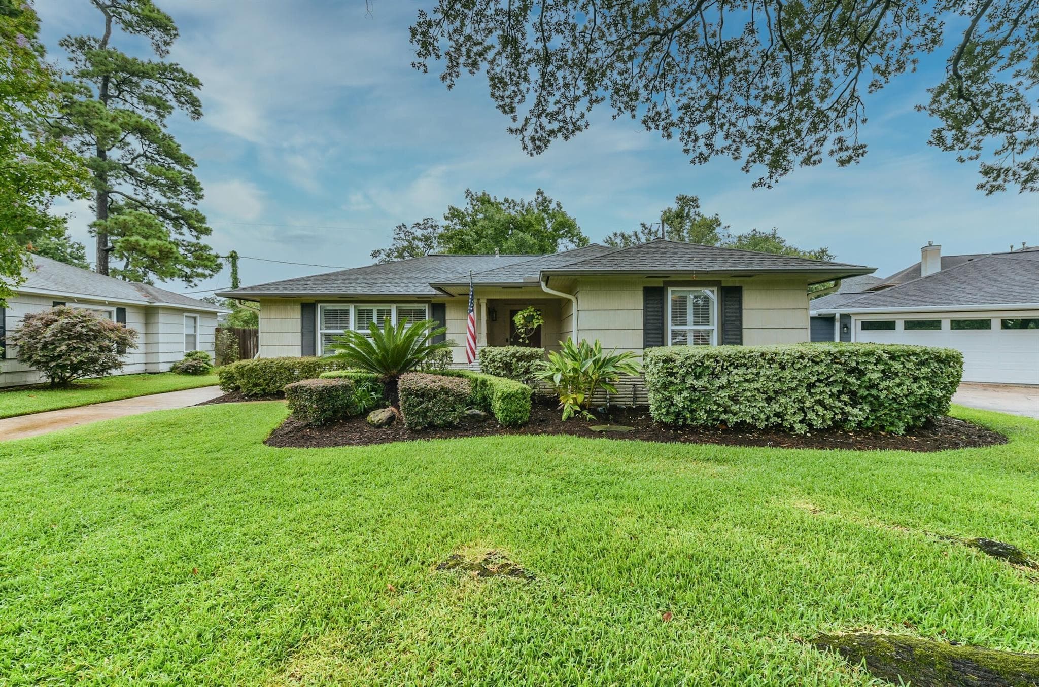 906 Bay Oaks Rd