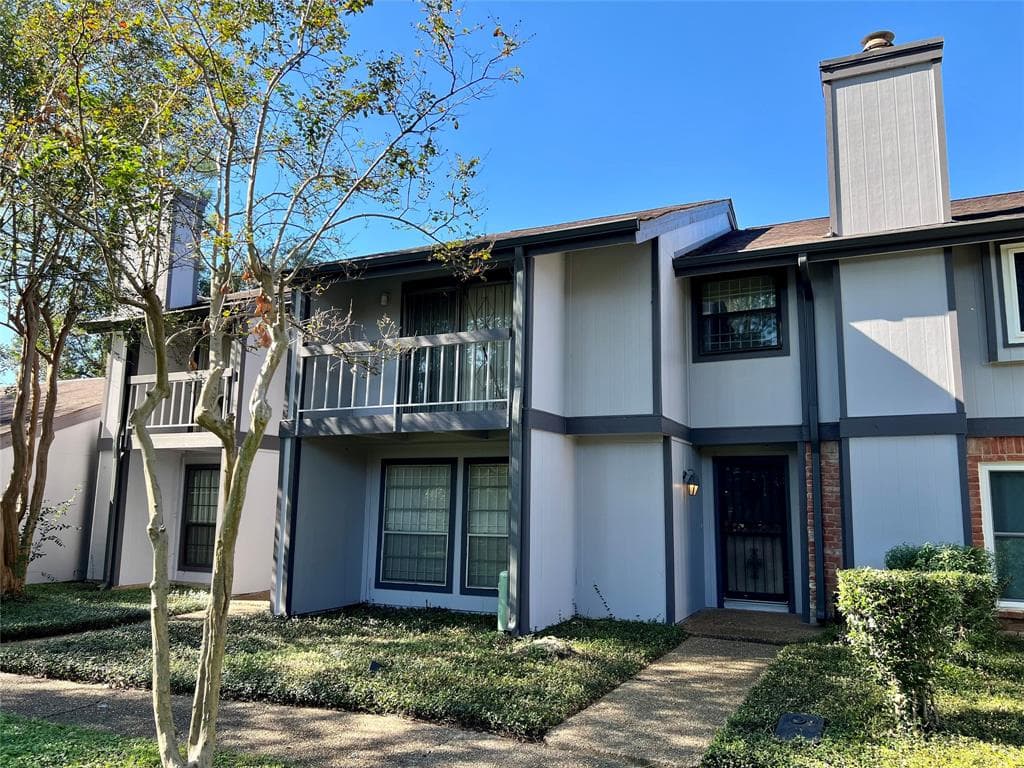 5861 Village Forest Ct
